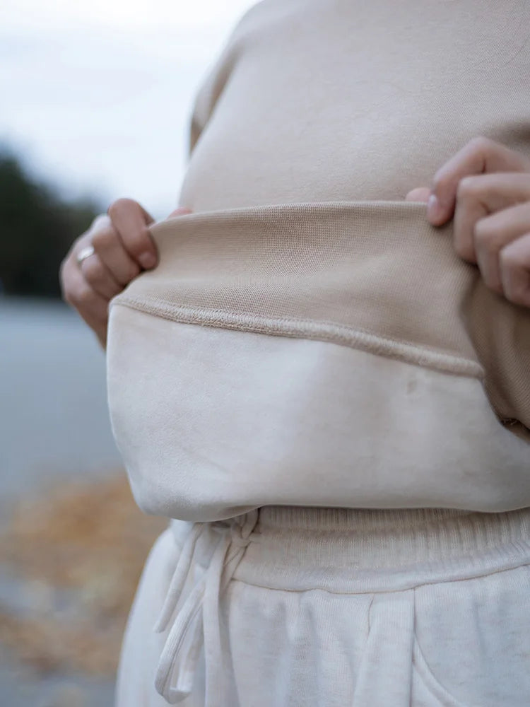 Winter Fleece Sweatshirts For Women Oversized Top Warm Pullovers Black Loose O Neck White Thick Velvet Sweatshirt Women Warm