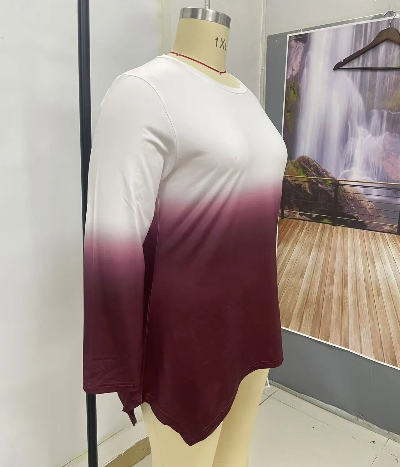 Plus size gradient printed T-shirt for women casual round neck long sleeve top for spring and autumn wear.