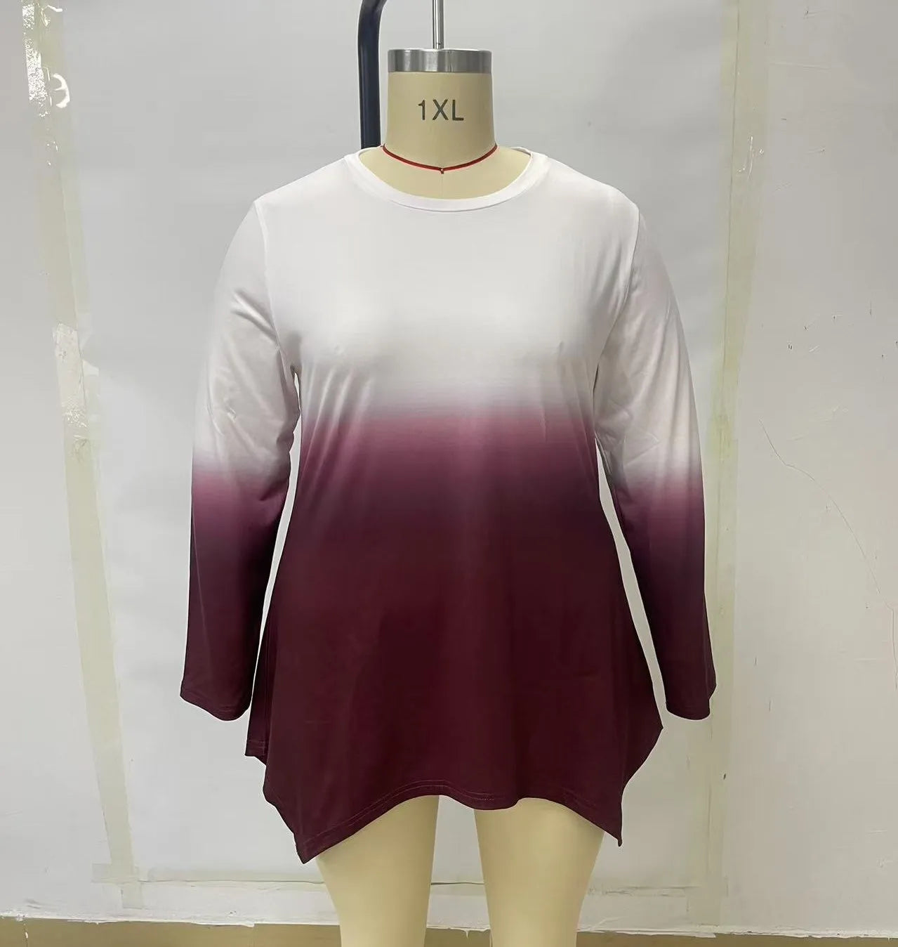 Plus size gradient printed T-shirt for women casual round neck long sleeve top for spring and autumn wear.